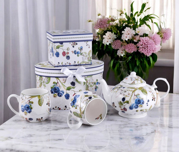 Wild Berries Porcelain Big Belly Mug in Gift Box